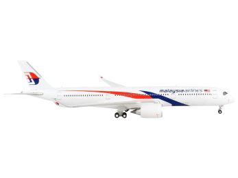 Airbus A350-900 Commercial Aircraft "Malaysia Airlines" White with Red and Blue Graphics 1/400 Diecast Model Airplane by GeminiJets